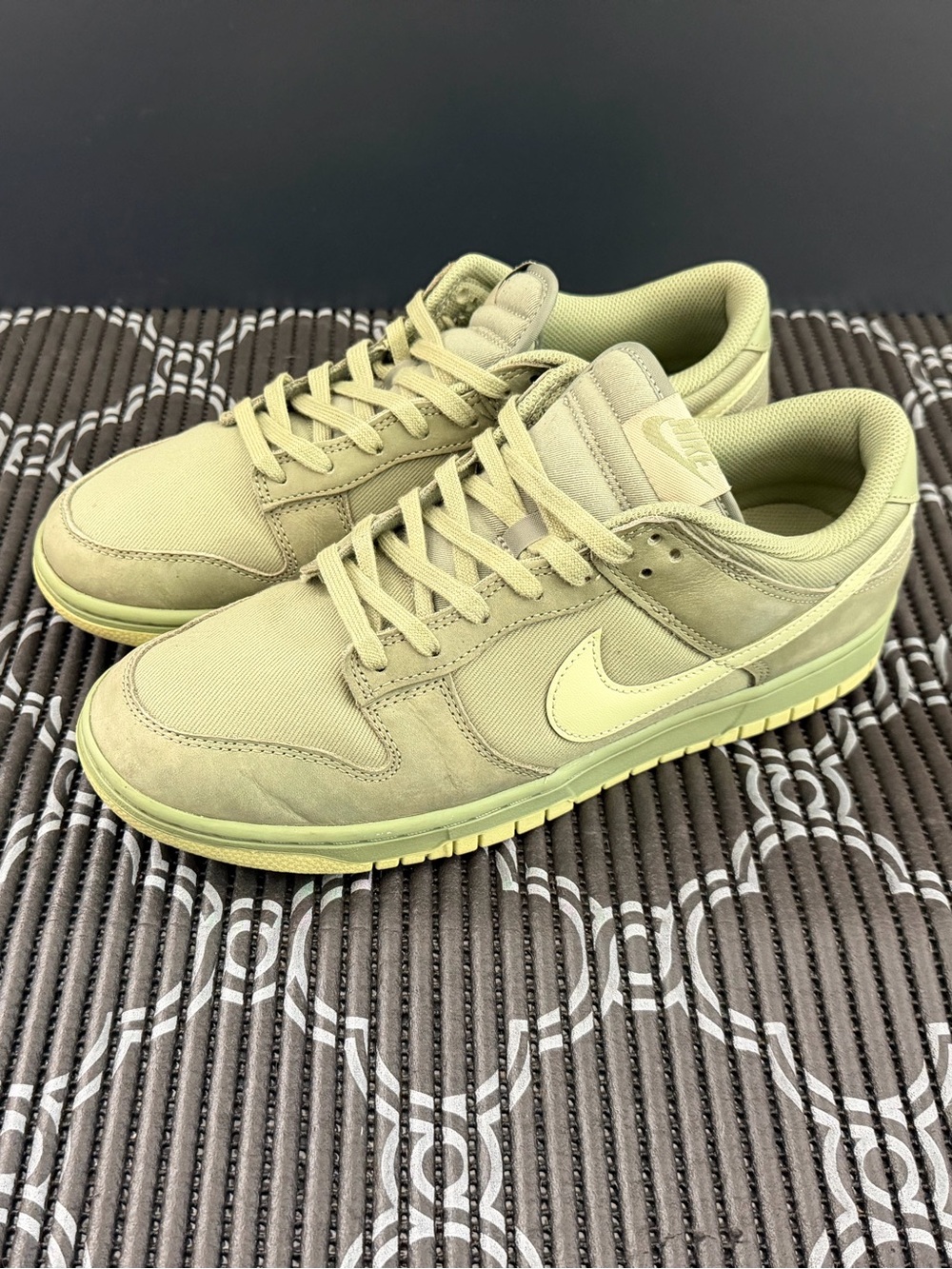 Men’s Nike Dunk Low Retro Premium (Oil Green Olive Aura (FB8895-300)